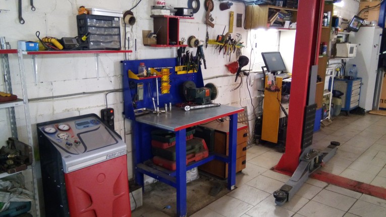 Верстак-стол бестумбовый ВП-1 с экраном купить в Калуге Верстак-стол бестумбовый ВП-1 с экраном купить в Калуге