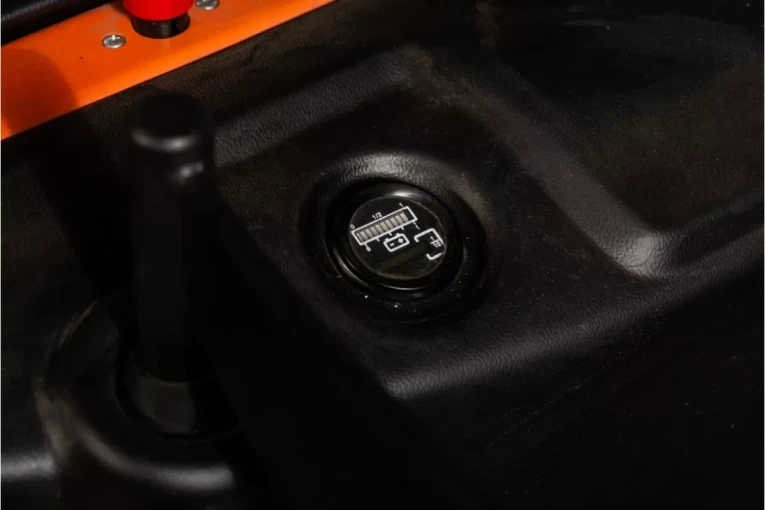 Штабелер электрический самоходный с платформой 2 т - 4,5 м Вилы: 1150 , АКБ Свинцово - кислотная, CL2045W SIBLINE купить в Калуге